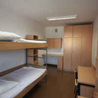 3-person student room 