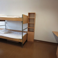 3-person student room 