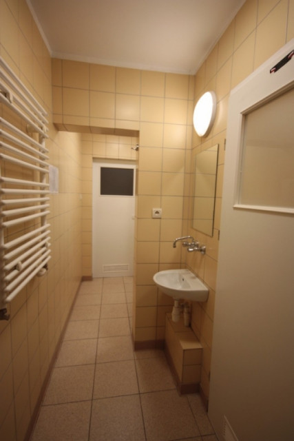 Bathroom and toilet in a student residence unit 