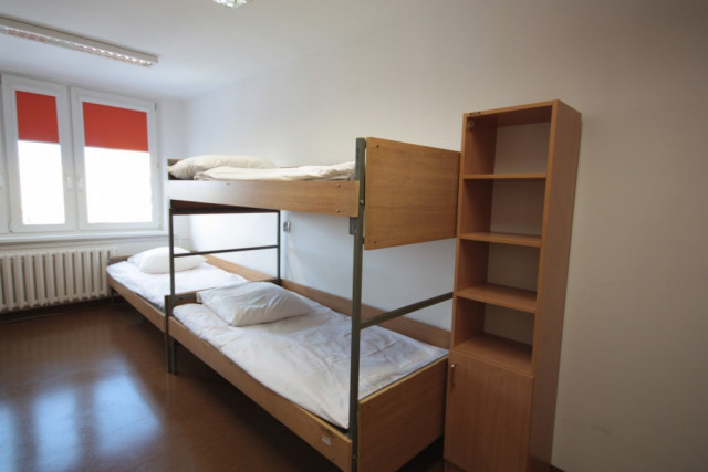 3-person student room 