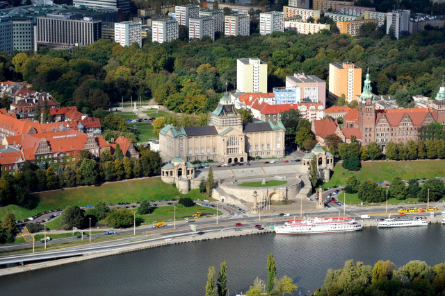 Widok z góry na Wały Chrobrego, Muzeum Narodowe i Osiedle Akademickie