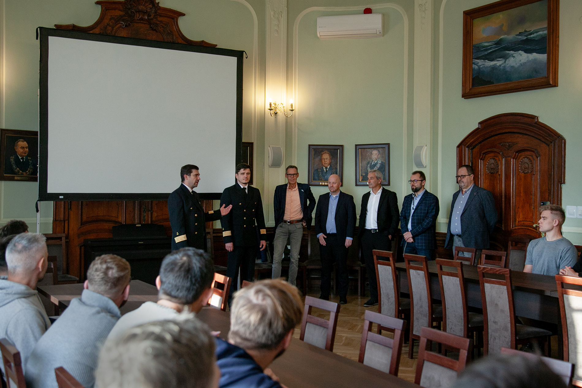 Powitanie kursantów przez przedstawicieli Politechniki Morskiej oraz zarząd Skive College.