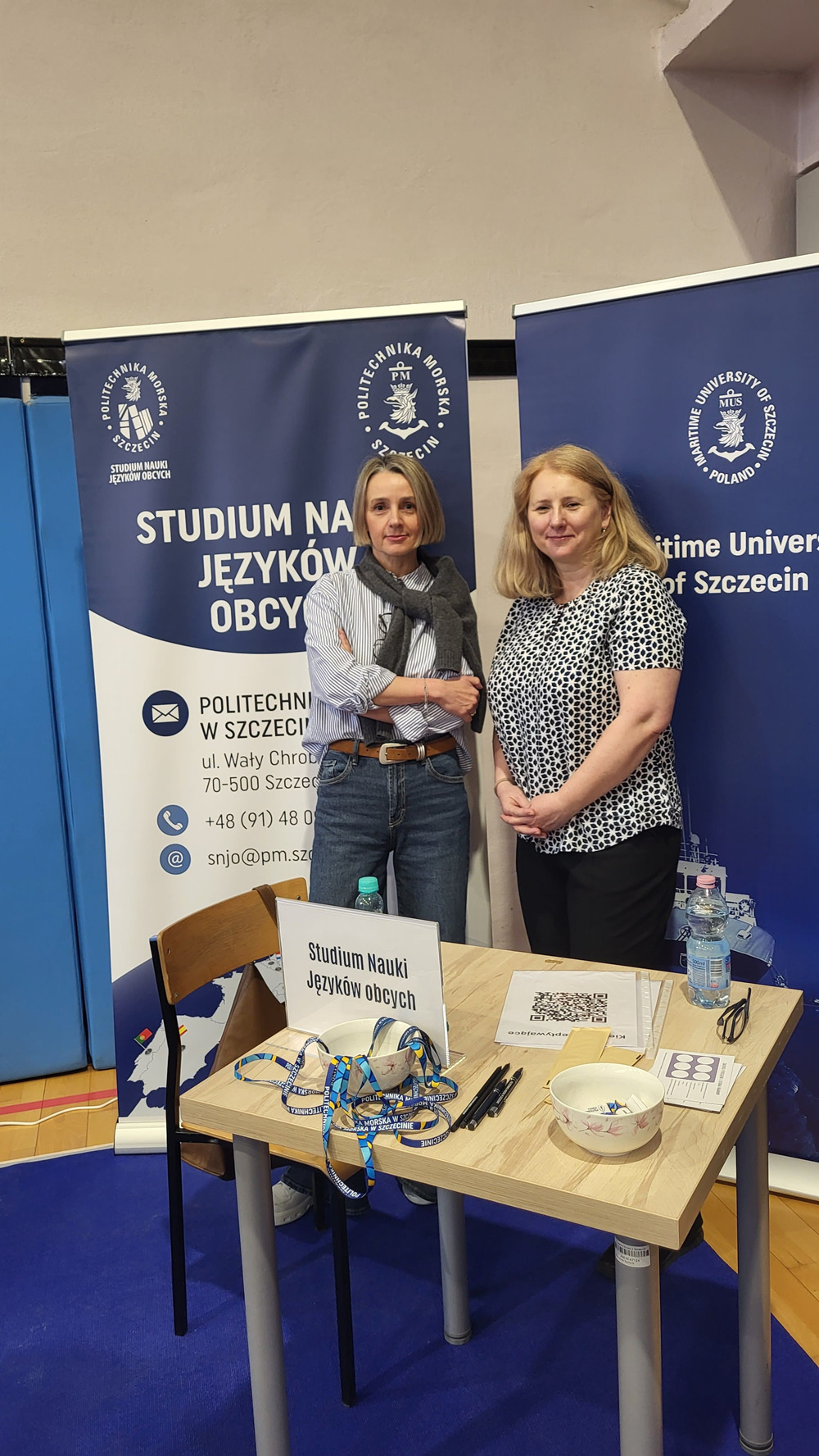 Dydaktycy SNJO dr Halina Gajewska oraz mgr Ewa Ślufarska-Miączyńska podczas pierwszego dnia wydarzenia w obiekcie na Wałach Chrobrego 