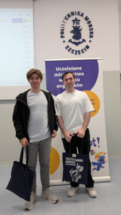 Dwoje uczestników finału Uczelnianych Mistrzostw LET’S PLAY KAHOOT! 2026 z nagrodami
