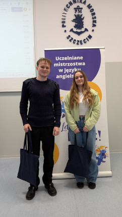 Dwoje uczestników finału Uczelnianych Mistrzostw LET’S PLAY KAHOOT! 2026 z nagrodami