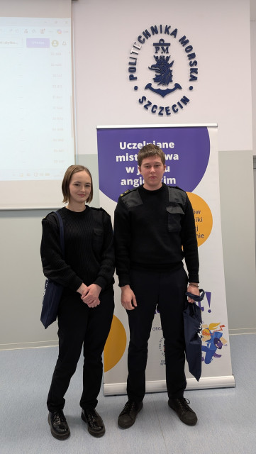 Dwoje uczestników finału Uczelnianych Mistrzostw LET’S PLAY KAHOOT! 2026 z nagrodami