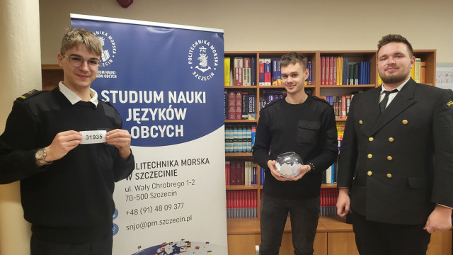 Student PM przedstawia numer albumu pierwszego zwycięzcy