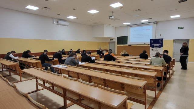 Uczestnicy I etapu Olimpiady na sali 