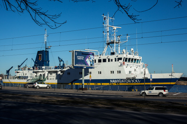 m/s Nawigator XXI, statek badawczo-szkolny Politechniki Morskiej w Szczecinie przy nabrzeżu Jana z Kolna