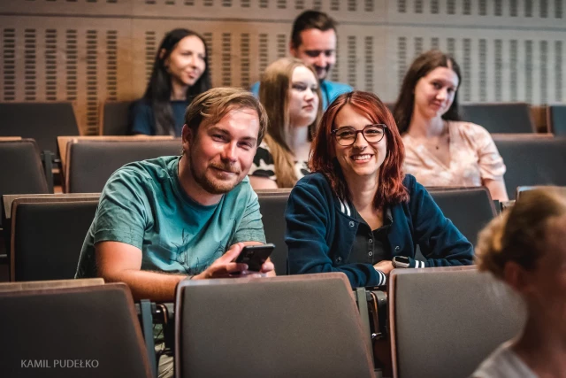 Uczestnicy konferencji na sali konferencyjnej
