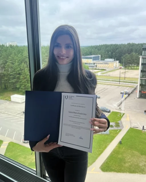 Sonia Rudzińska z certyfikatem uczestnictwa w VILNIUS TECH PhD Summer School 2026
