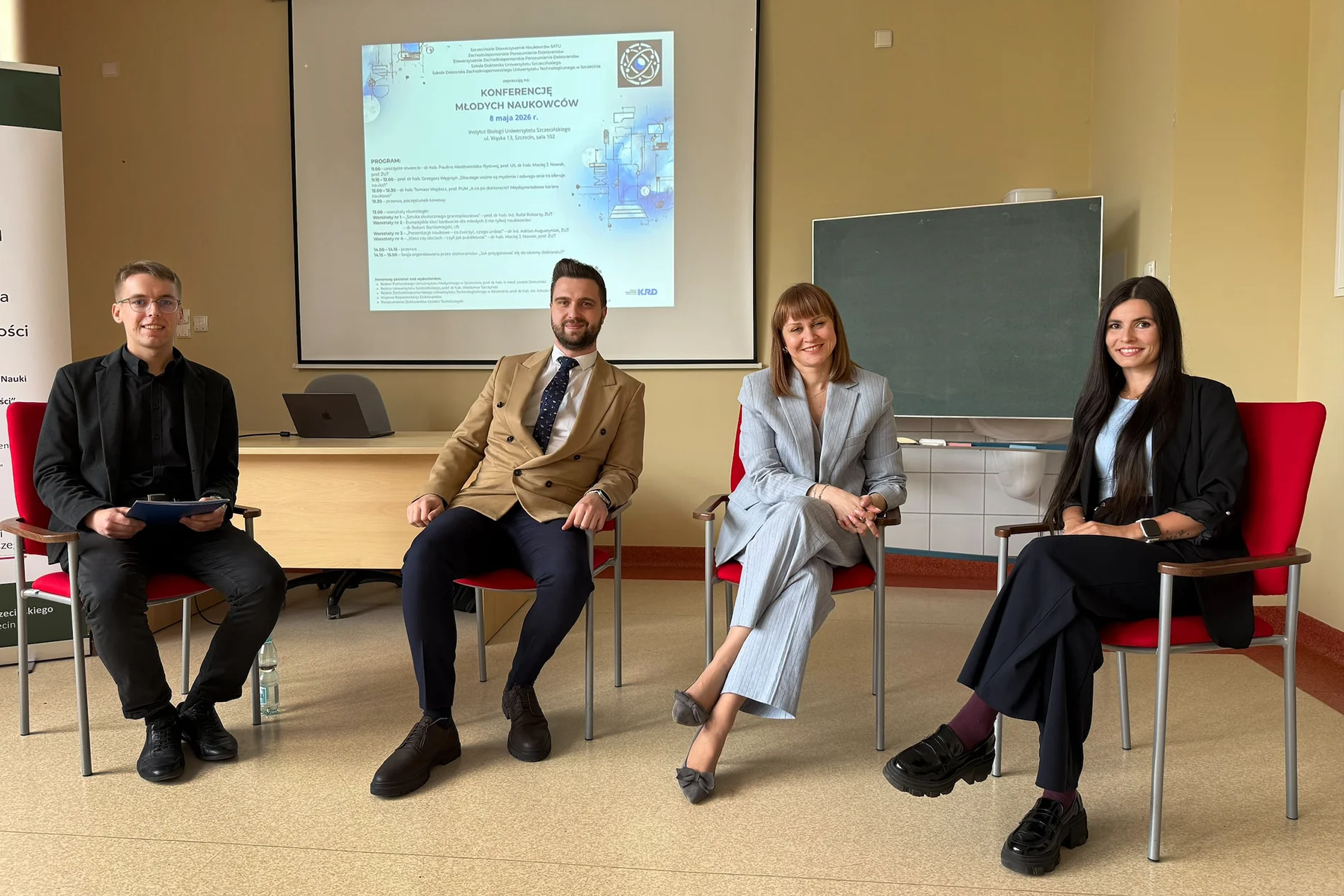Uczestnicy panelu dyskusyjnego "Jak przygotować się do obrony doktoratu?"
