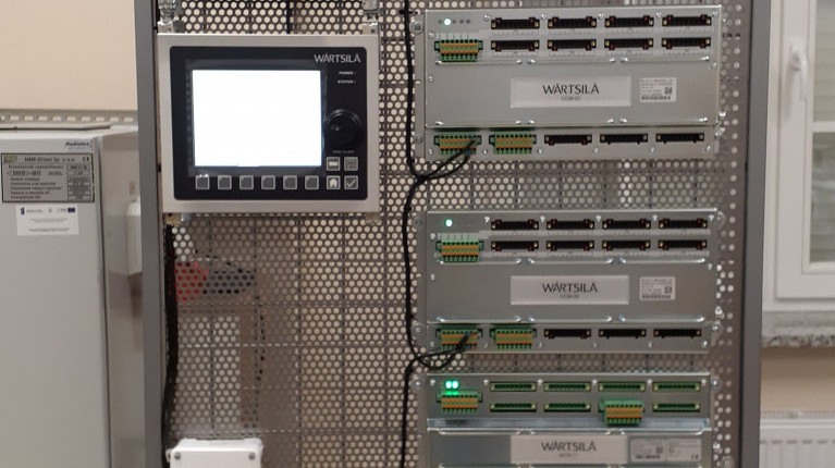 Dual-fuel engine control system UNIC C3 by Wartsila.