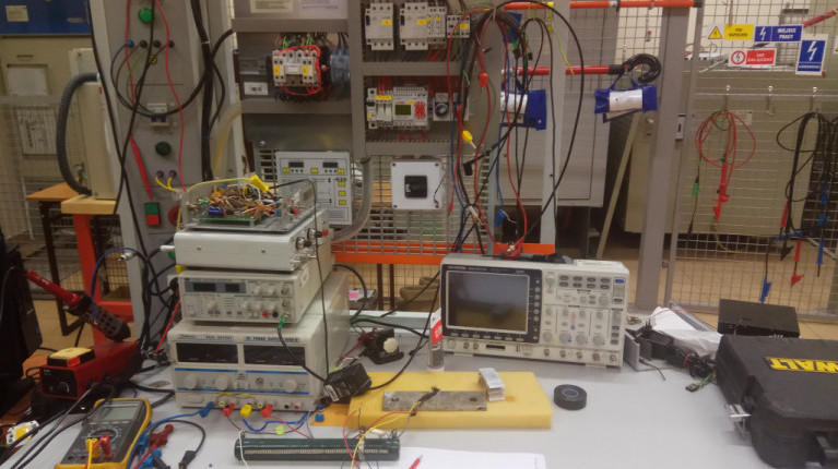 Laboratory stand for acoustic emission testing of  power electronics devices