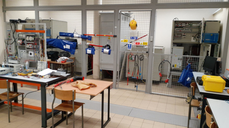 Medium voltage equipment laboratory 