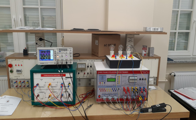 Three-phase SCR based cycloconverter 