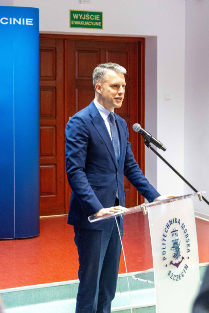 Vice Minister Arkadiusz Marchewka speaking at Smart waterways conference: innovation and competitiveness