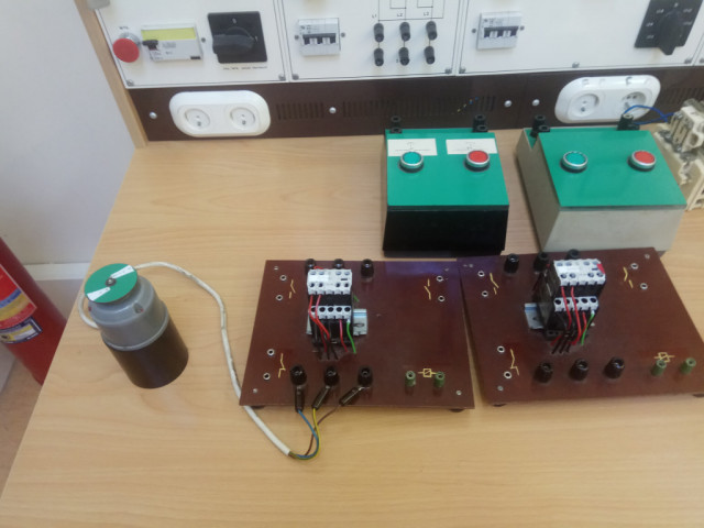 Lab stand for connecting relays and contactors