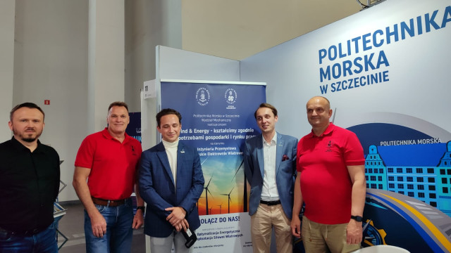 Reprezentacja Wydziału Mechanicznego wraz z gośćmi podczas Międzynarodowych Targów w Poznaniu